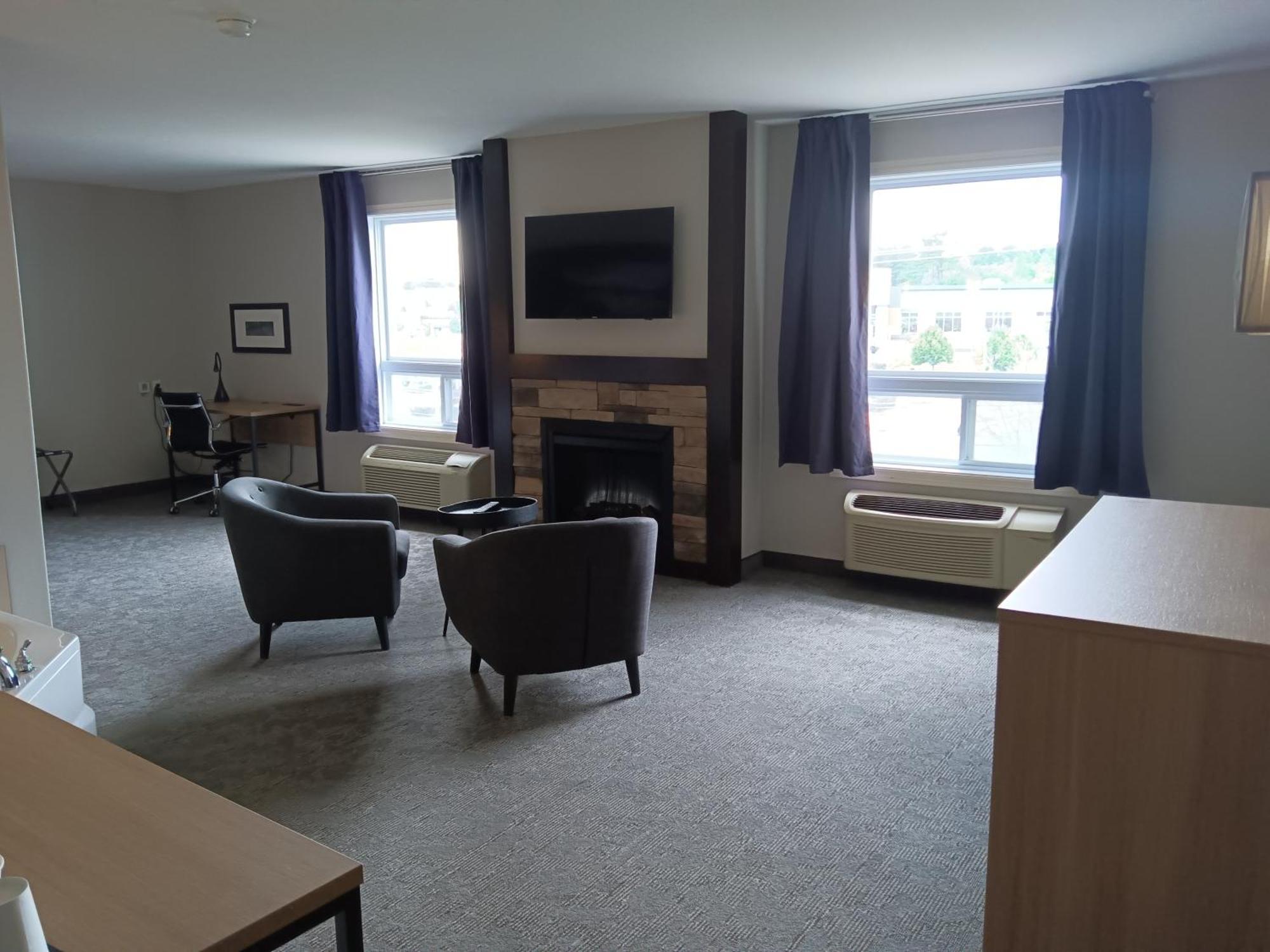 Super 8 By Wyndham St-jerome Hotel 3*