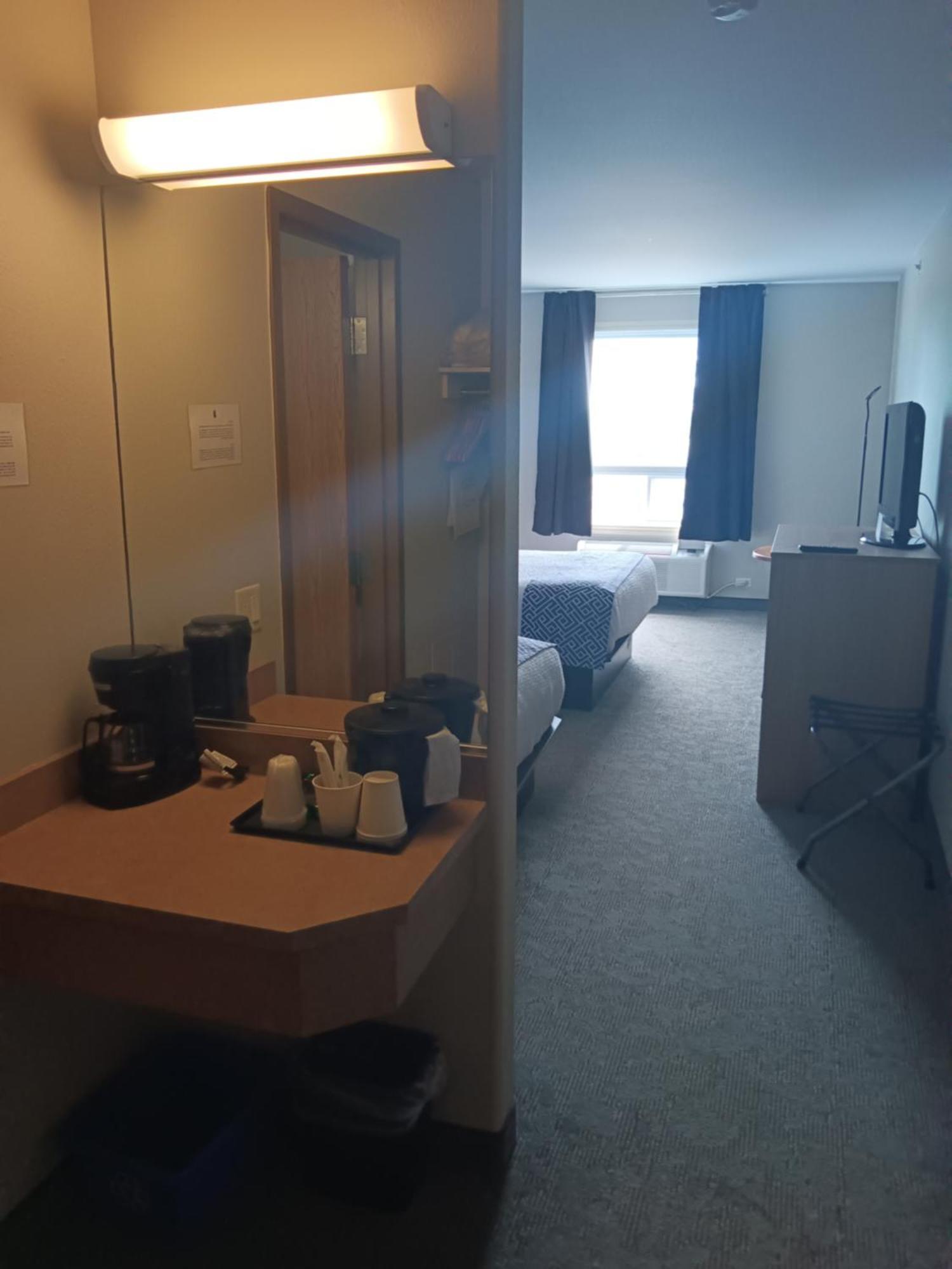 Hotel Super 8 By Wyndham St-jerome Saint-Jerome