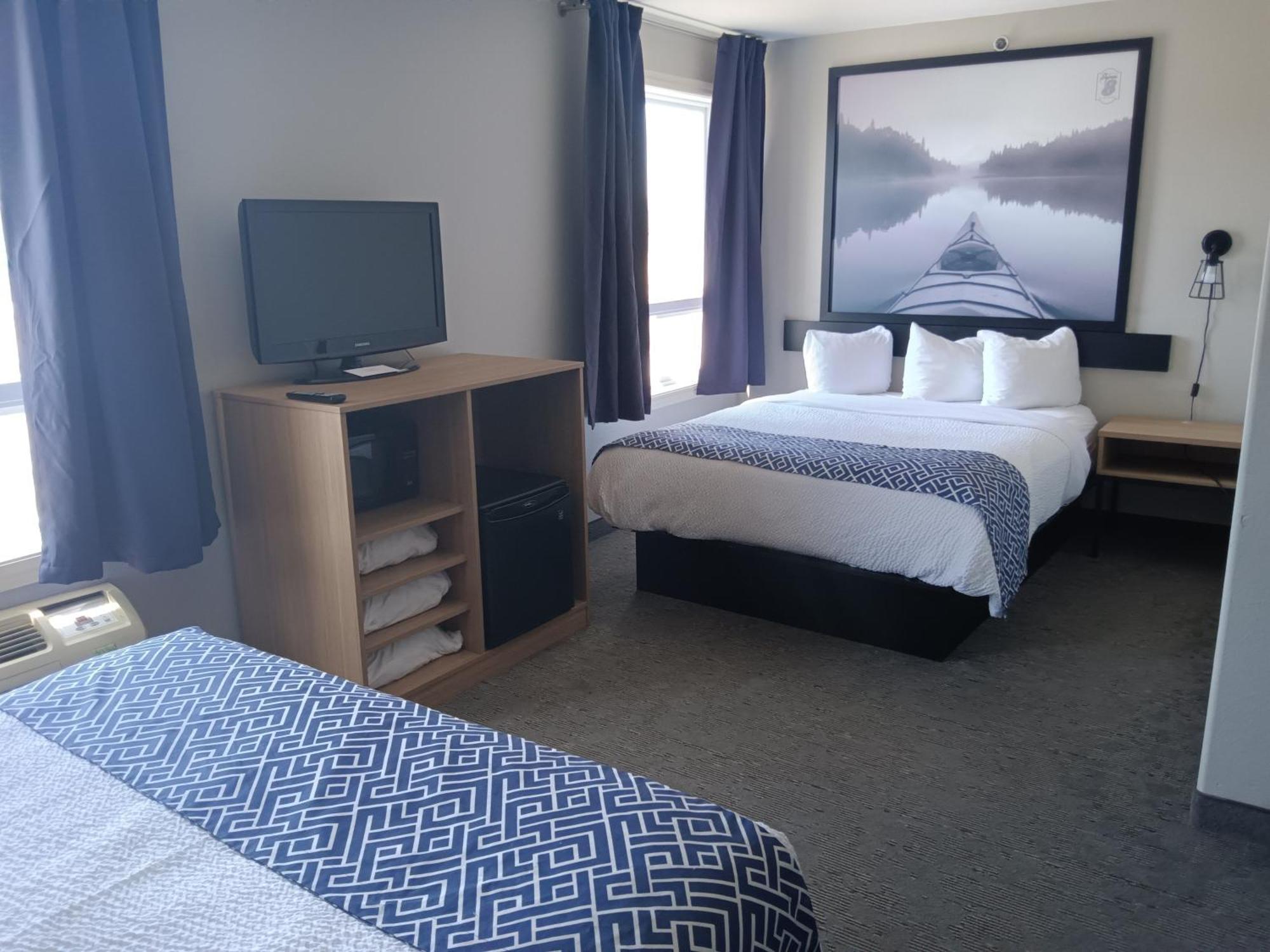 Super 8 By Wyndham St-jerome Hotel 3*