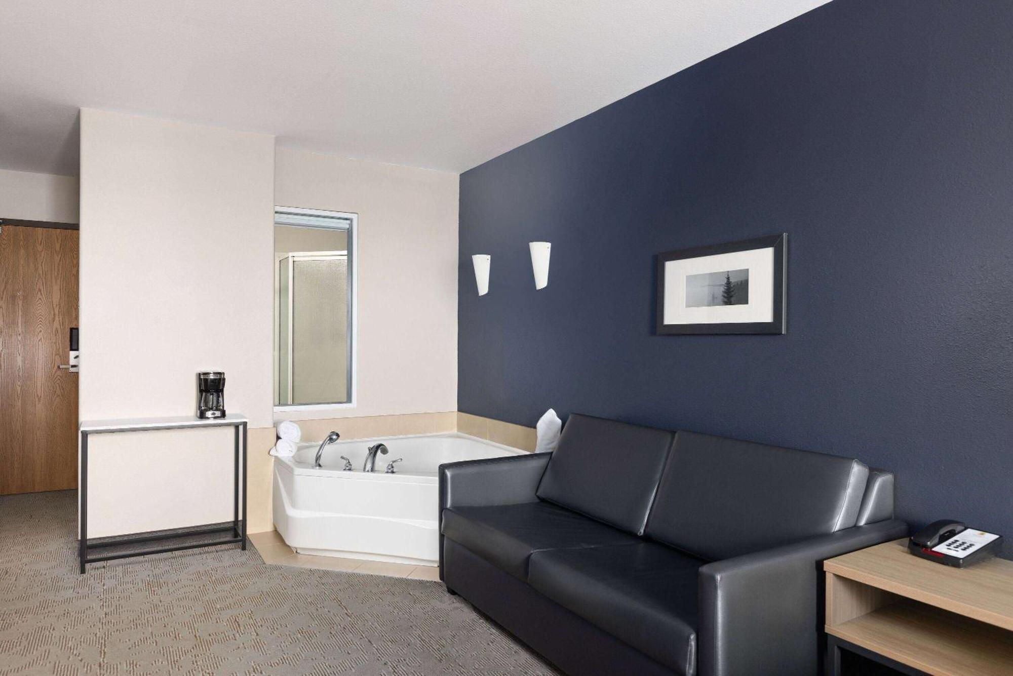 Super 8 By Wyndham St-jerome Hotel Saint-Jerome