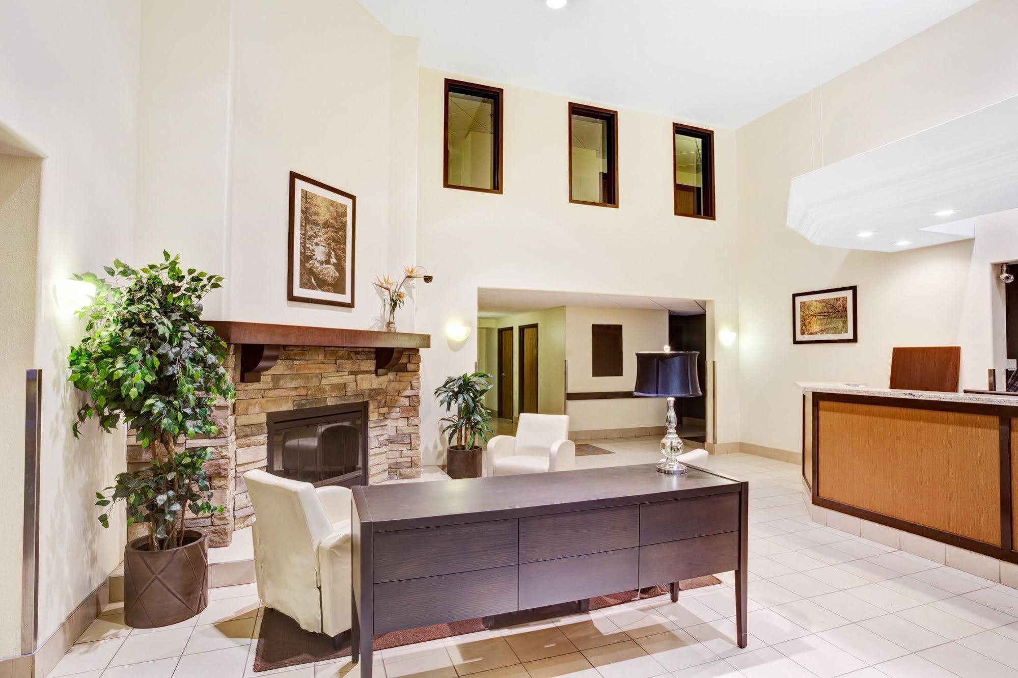 Super 8 By Wyndham St-jerome Hotel Saint-Jerome